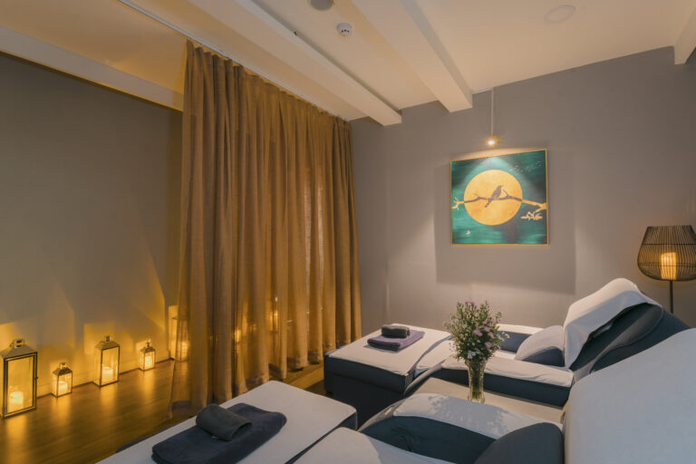 마사지 베드와 캔들